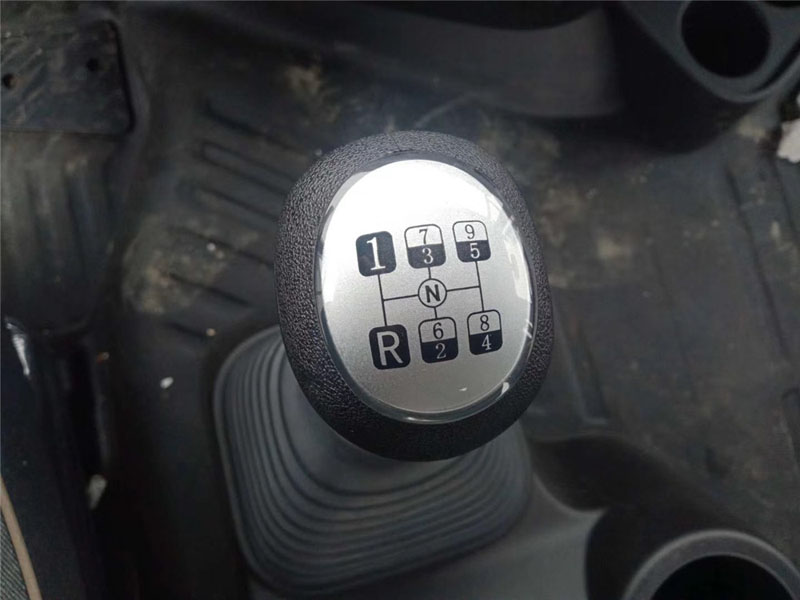 國六東風(fēng)天龍前四后八29.7方鋁合金運(yùn)油車20噸不超載圖片4
